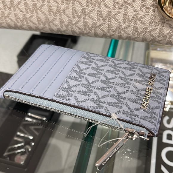 Michael Kors Jet Set Travel Medium Top Zip Card Case Wallet
Pale Blue 
NWT - Picture 13 of 16